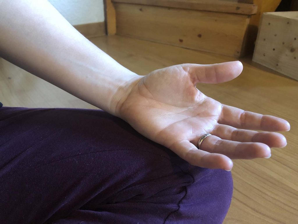 position des main pour méditation simple